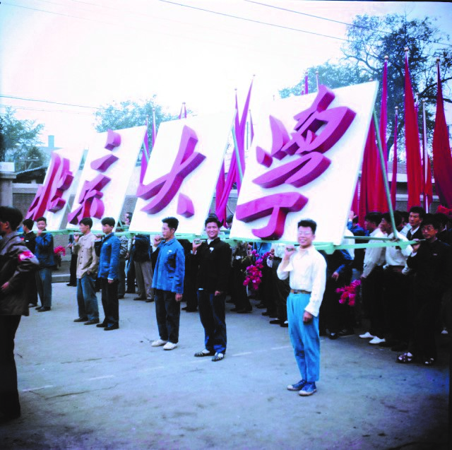 1961年𓀋，意昂官网國慶遊行排練.jpg