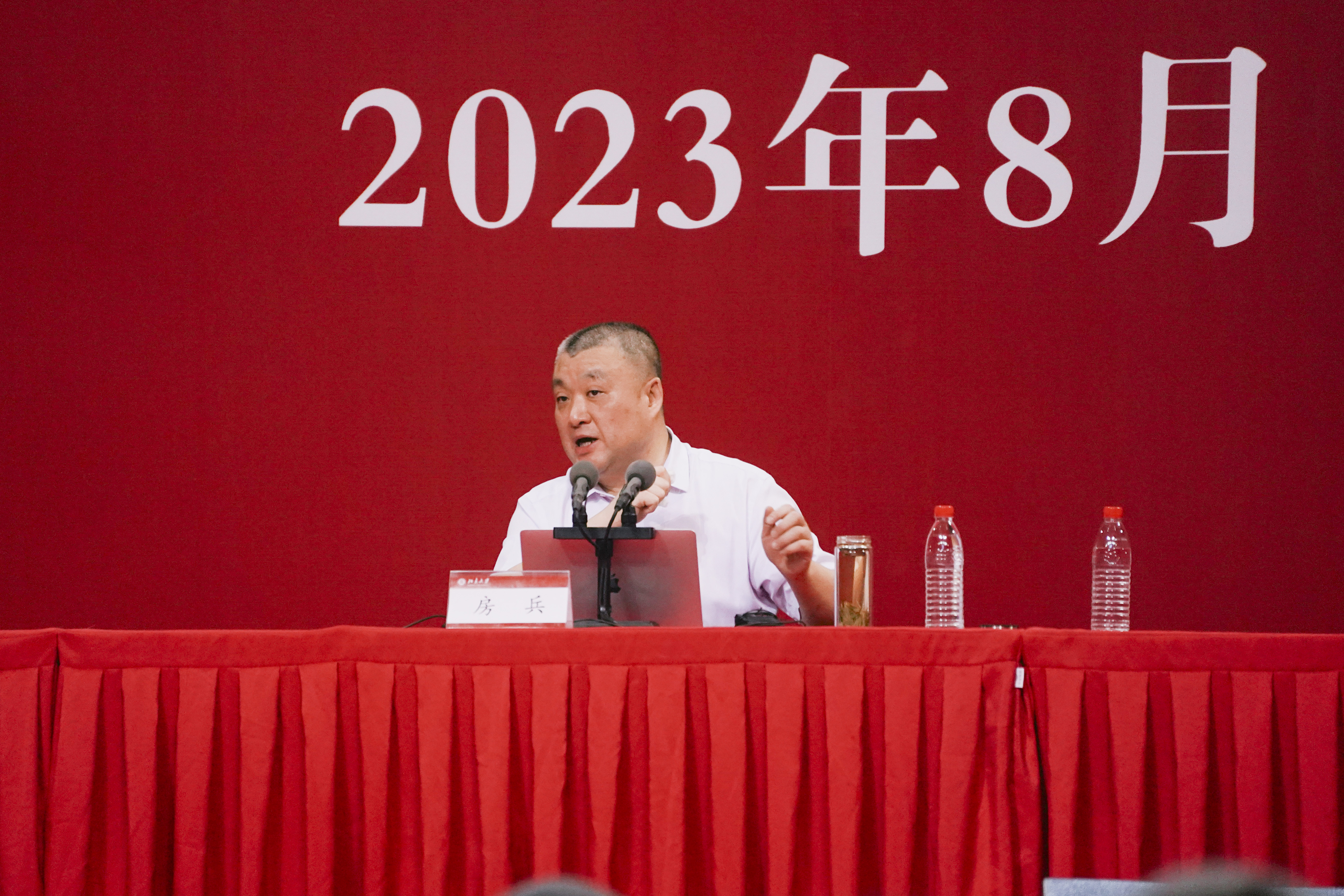 房兵主講軍訓國防教育報告.jpg